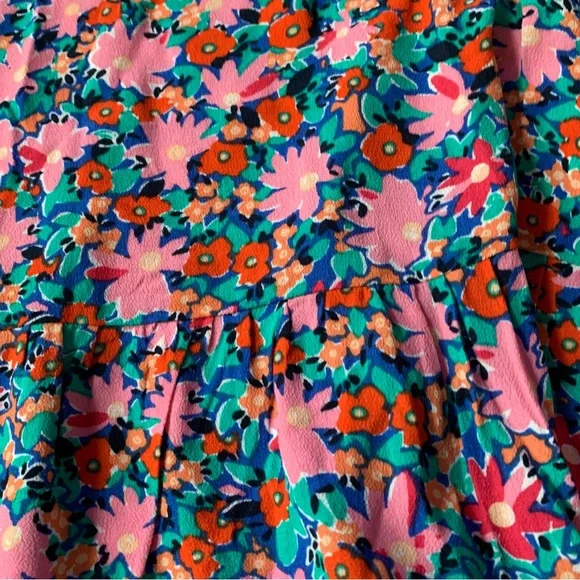 Woman’s Loft size large floral Daisy Double V Peplum Shell tank top - Picture 4 of 9